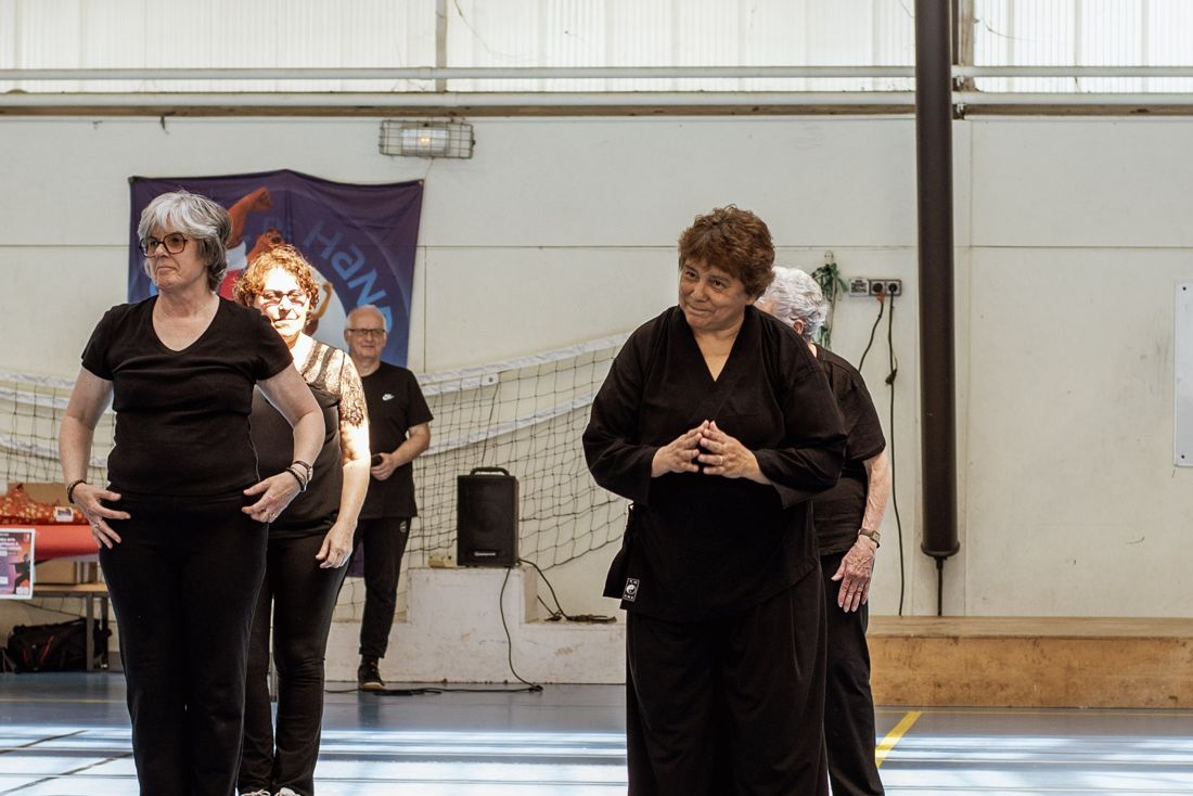 Agnès Feugas souriante, mains jointes, lors du gala du club